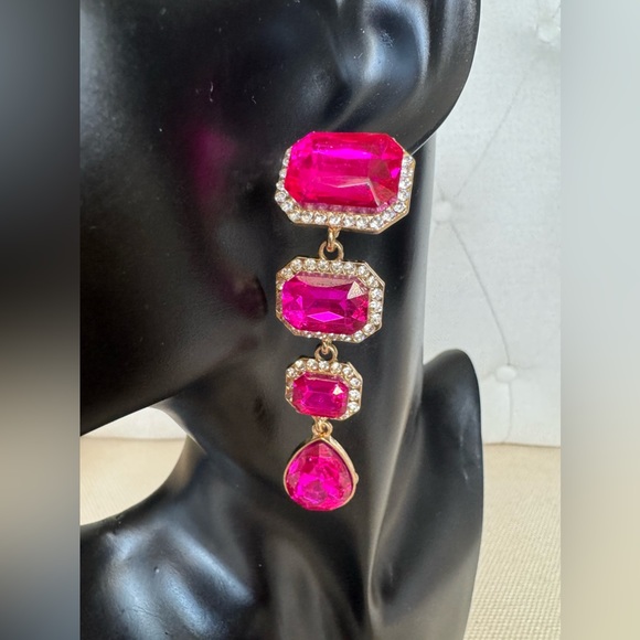 ✨BEAUTIFUL FUCHSIA GEMS DROP EARRINGS✨ - Picture 2 of 4